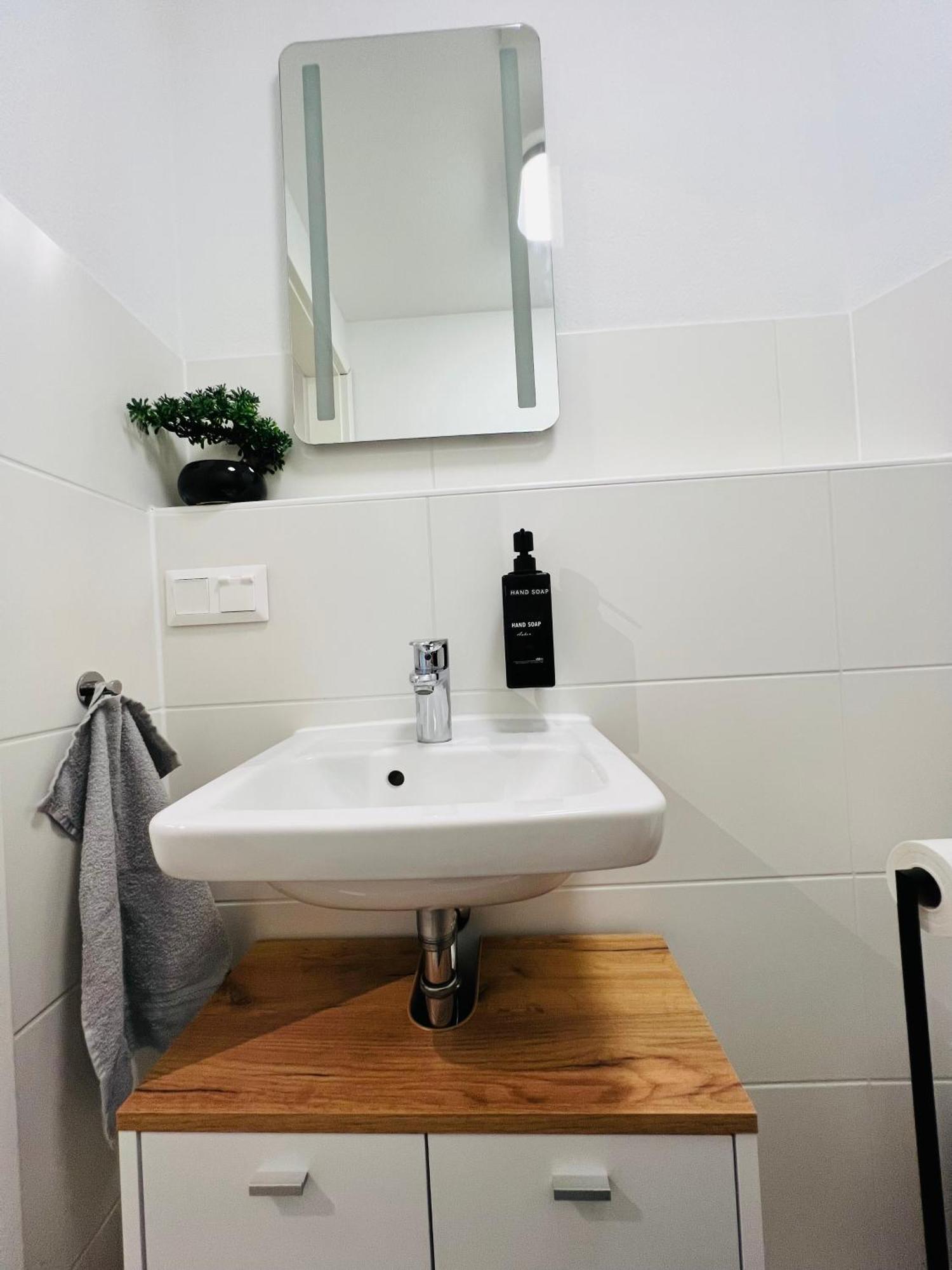 Moderne Wohnung Naehe Hbf-Lift-Tiefgarage-Contactless Check-In Hannover Ngoại thất bức ảnh